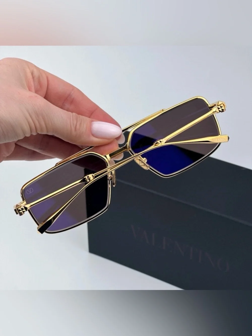 VALENTINO Sunglasses 😎 - Picture 4 of 6